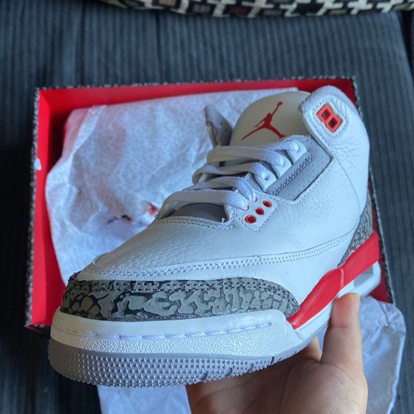 Jordan 3 Fire Red - Picture 2 of 5